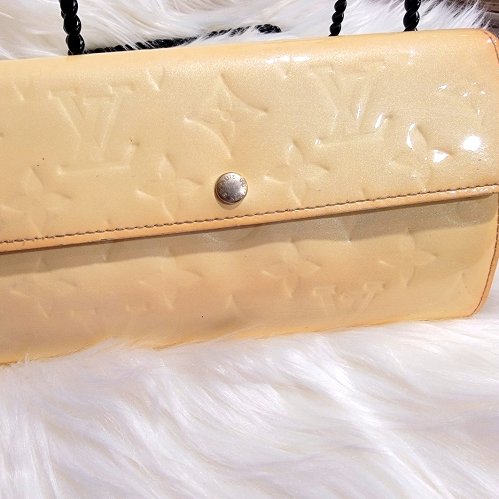Vintage Louis Vuitton Vernis Sarah Monogram Cream Wallet 7.5in x 4in